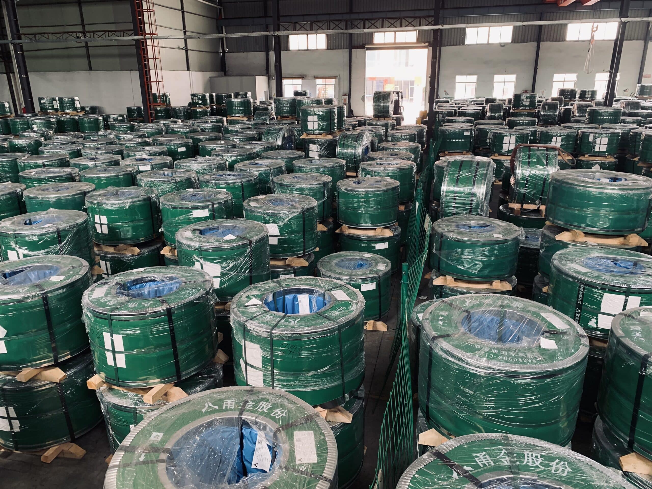 YONGJIN warehouse with 4000 to 7000 MT monthly ready stock of SUS301-CSP and SUS304-CSP stainless steel coils organized by grade and specification