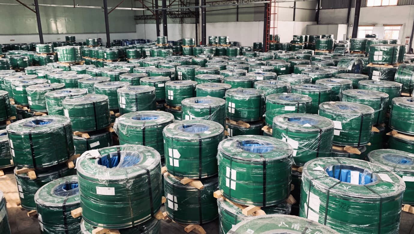 YONGJIN warehouse with 4000 to 7000 MT monthly ready stock of SUS301-CSP and SUS304-CSP stainless steel coils organized by grade and specification